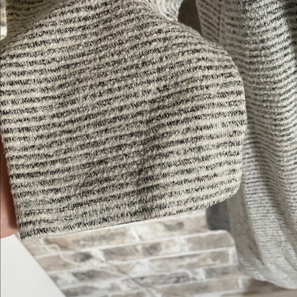 Matty M Gray Striped Women's Top. 3/4 Sleeves. Ruched waist. Size L. - Picture 6 of 13